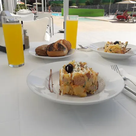 Aguacates بلايا ديل إنغلز